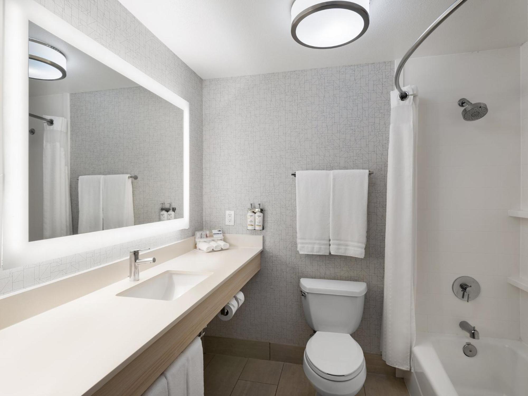 Holiday Inn Express Fort Bragg By Ihg Eksteriør billede