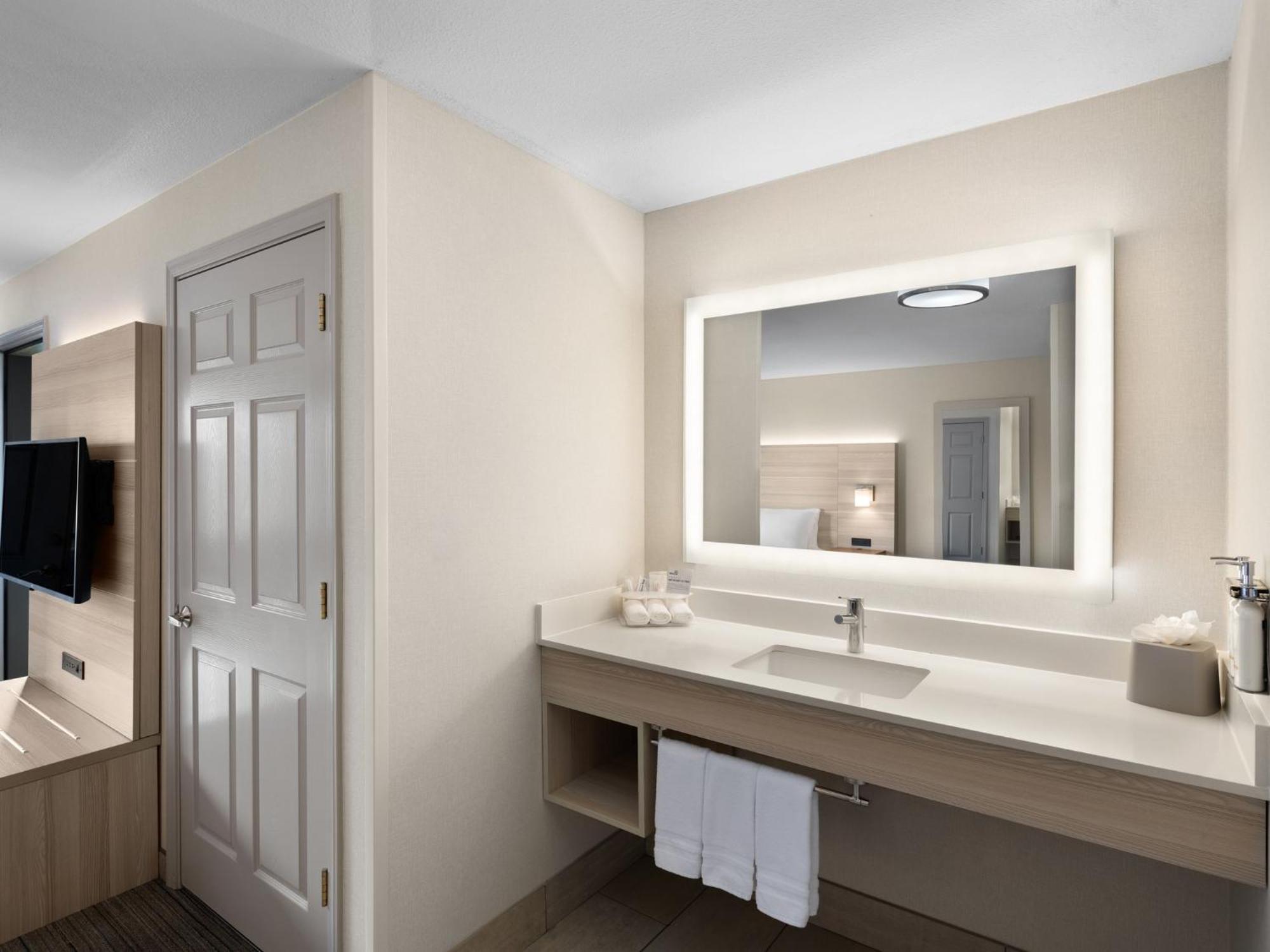 Holiday Inn Express Fort Bragg By Ihg Eksteriør billede