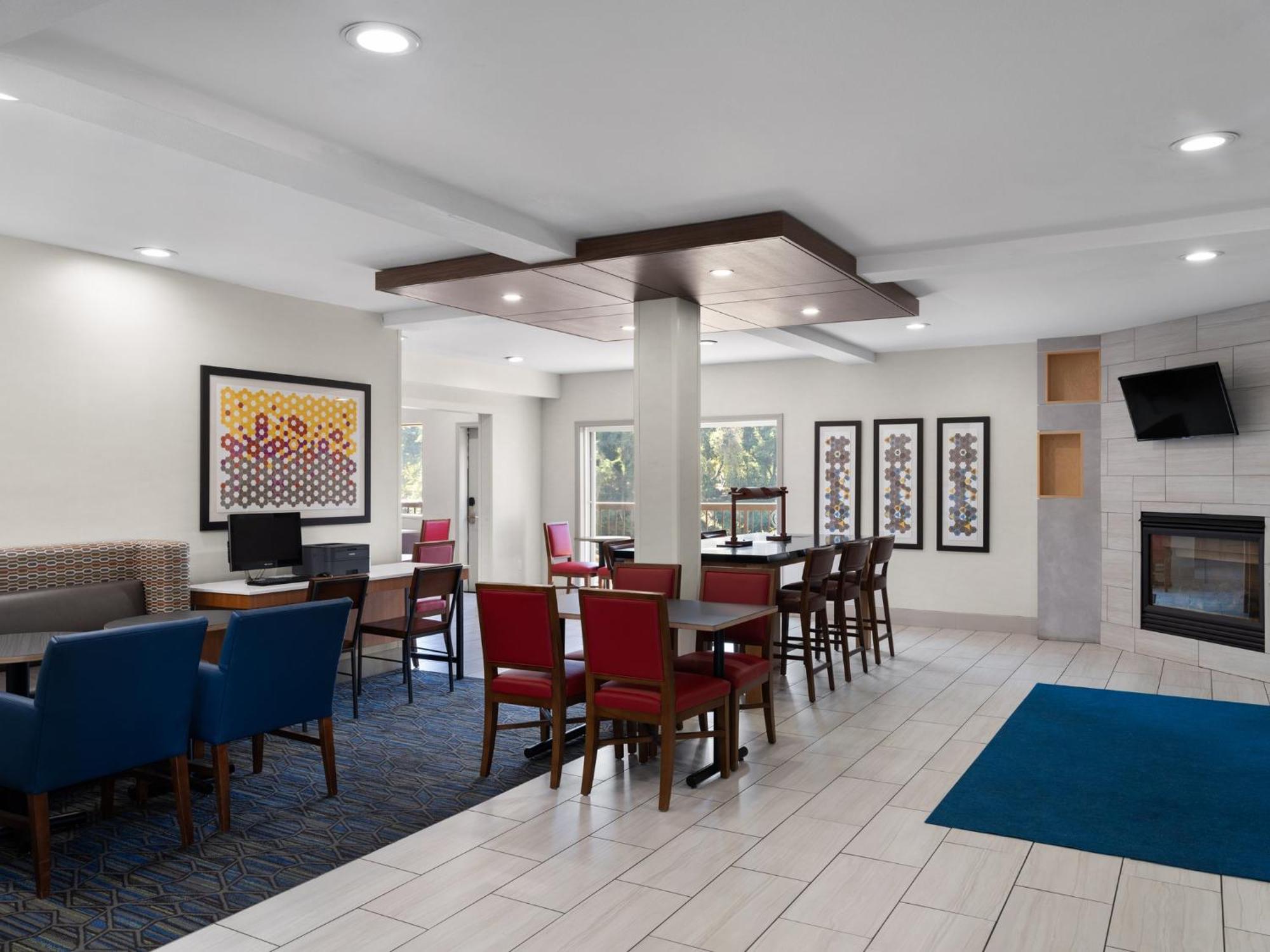 Holiday Inn Express Fort Bragg By Ihg Eksteriør billede
