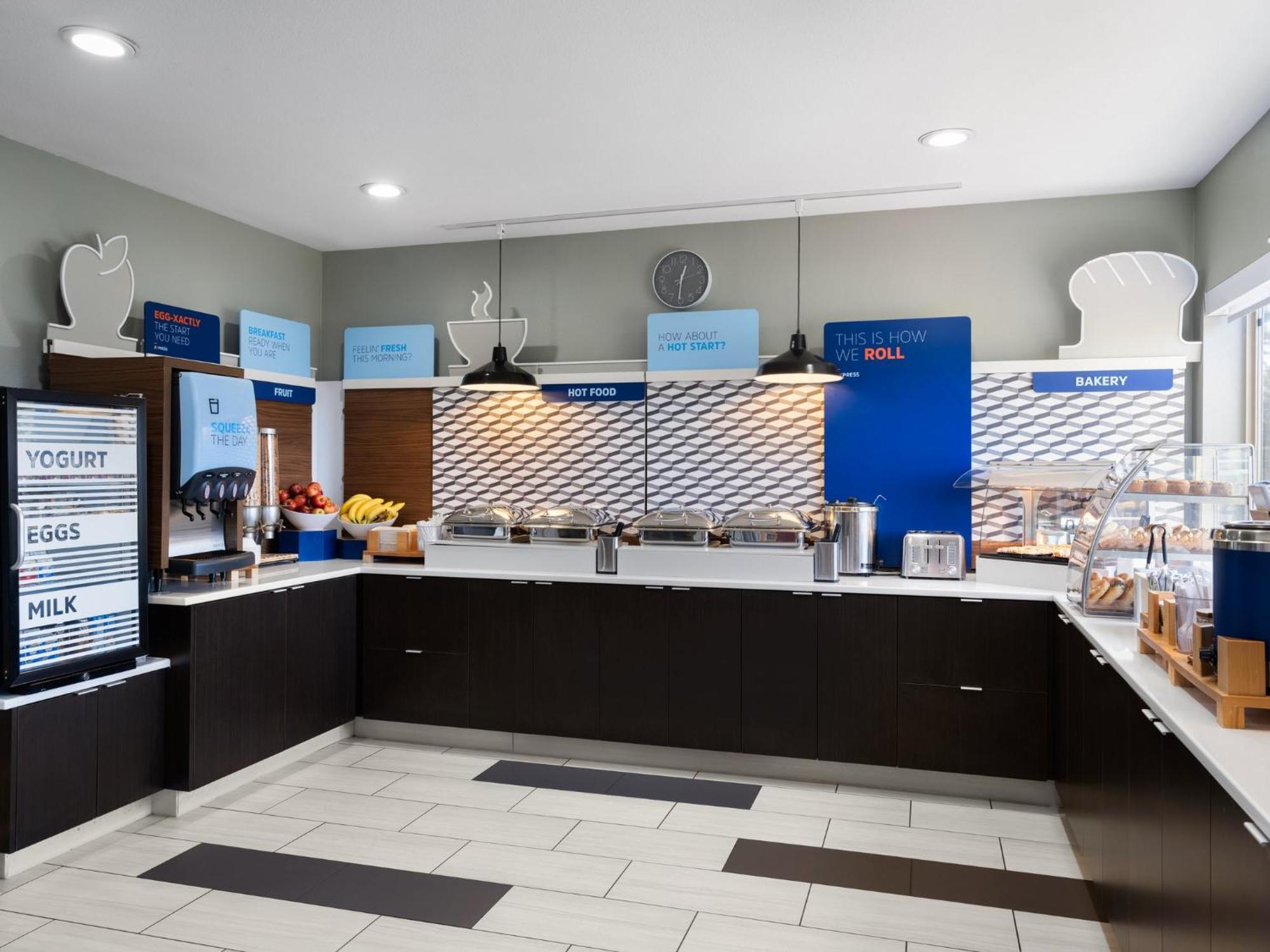 Holiday Inn Express Fort Bragg By Ihg Eksteriør billede